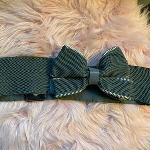 Women's M/L Gray Stretchy Belt w/ Zipper Bow (Approx. 33.5”)